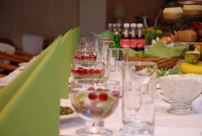 Stół z daniami